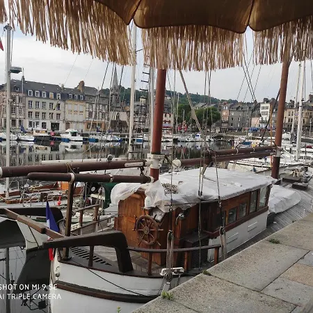 Proche Honfleur Avec Piscine Équemauville